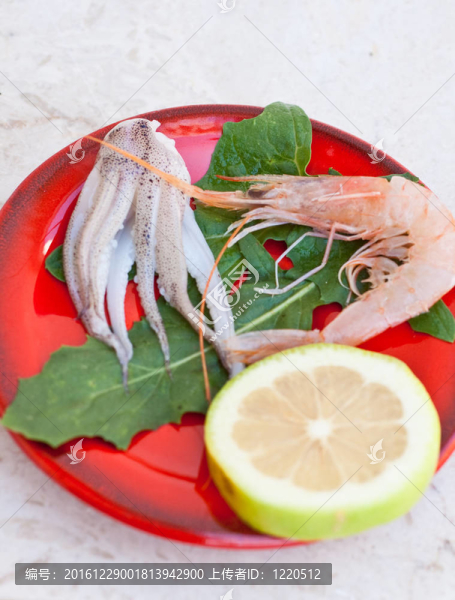 蝦；墨魚和檸檬