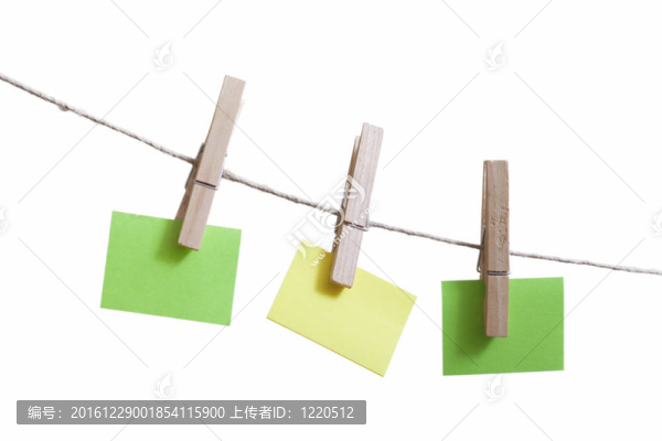 在晾衣繩上的便簽。