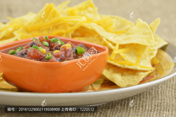 沙拉和玉米片
