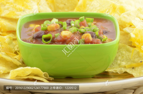 沙拉和玉米片