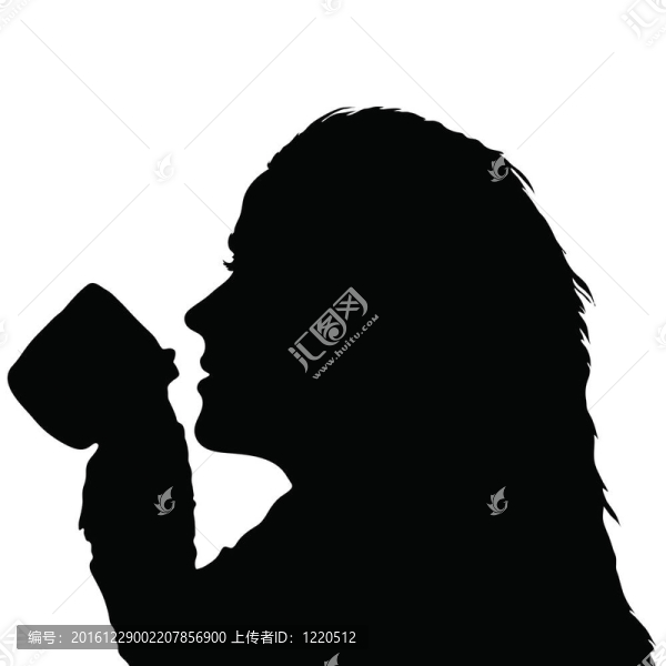 女孩拿著杯子喝