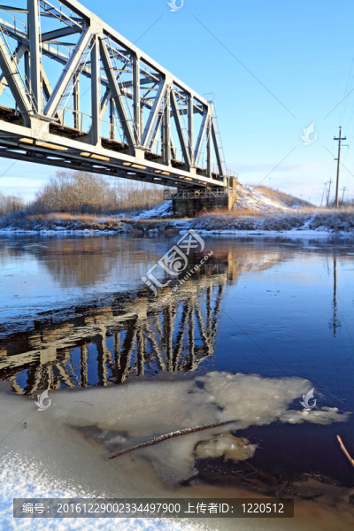 小河流鐵路橋