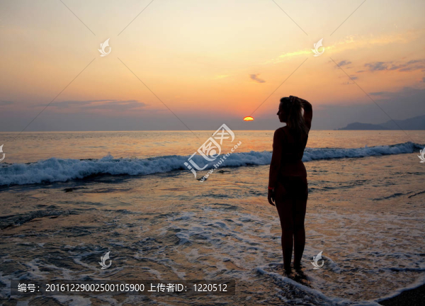 女孩在下降