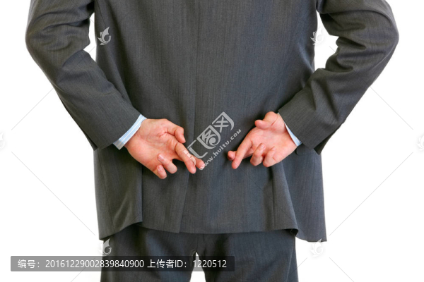 特寫(xiě)手交叉手指背后的商人