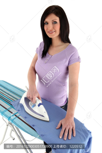 衣服的女子