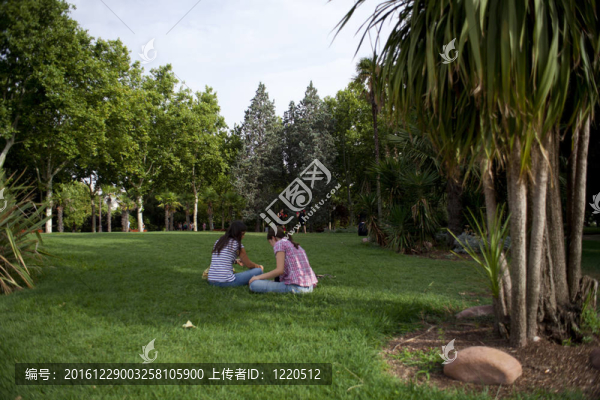 公園里的女孩