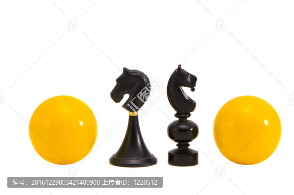兩個黑色騎士和黃色球