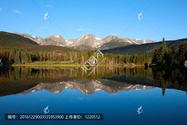 在落基山脈只湖