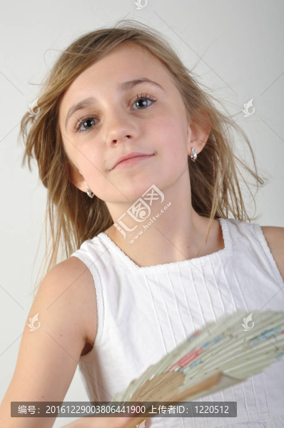 帶扇子的女孩