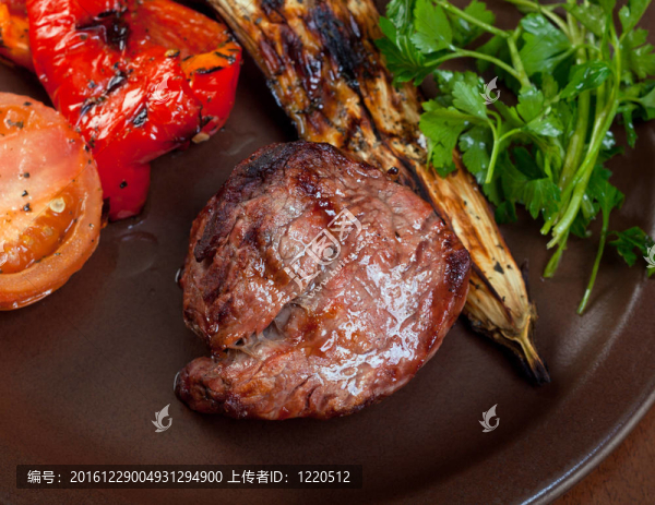 白鐵板烤牛肉。