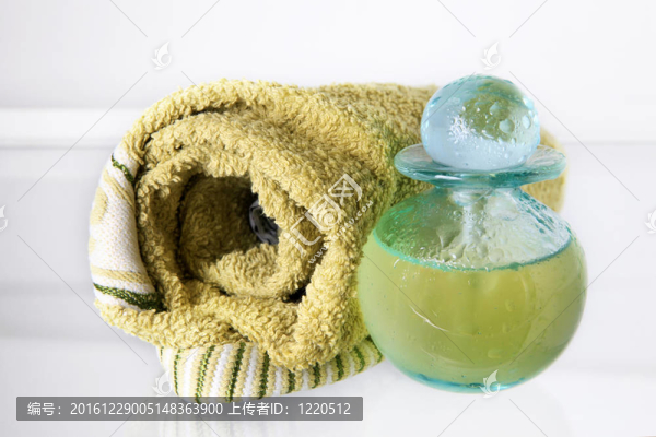 帶按摩油的藍(lán)瓶