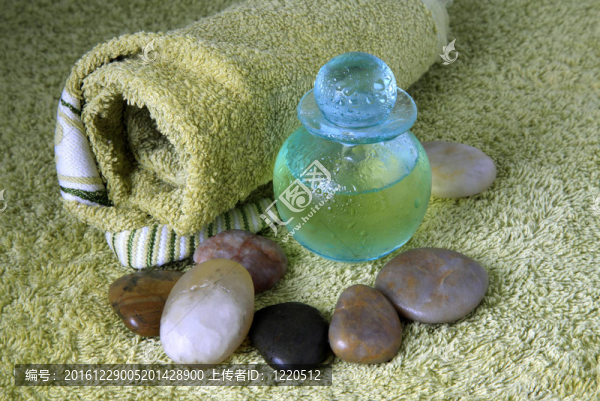帶按摩油的藍瓶