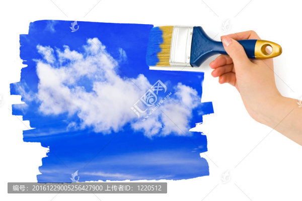 用畫筆畫天空的手