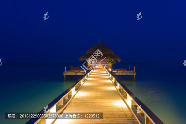 夜間水上咖啡館