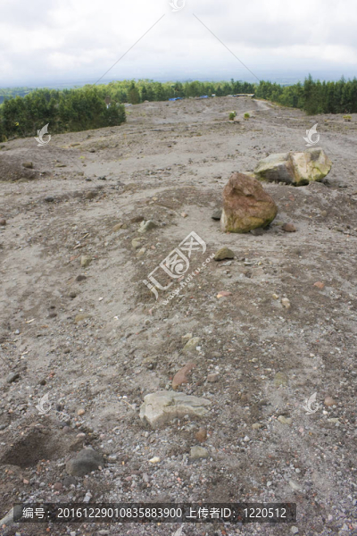 默拉皮火山熔巖高原；印度尼西亞