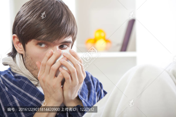 病人喝茶