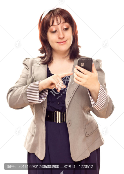 快樂的年輕白人婦女在手機(jī)上發(fā)短信