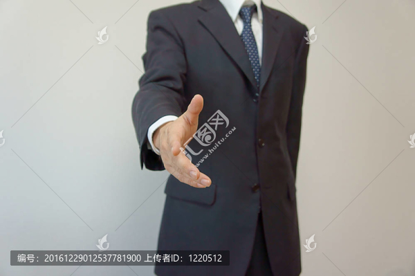 握手的手。