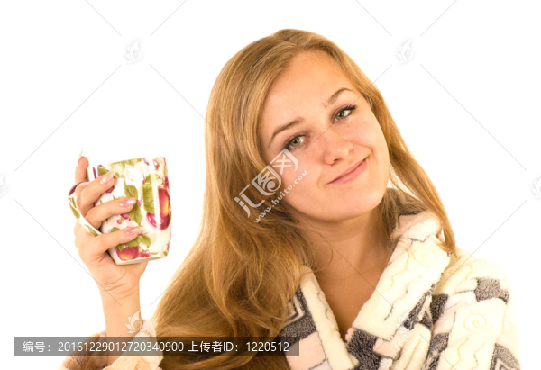 美麗的微笑女孩與一杯