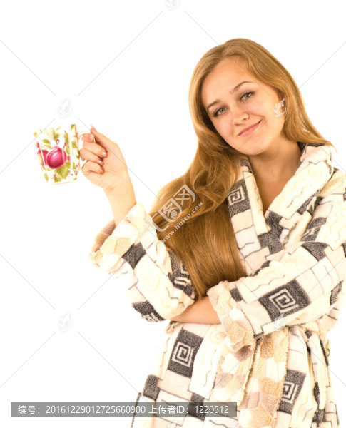 美麗的微笑女孩與一杯