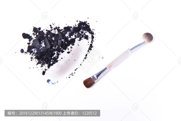 壓碎的眼影