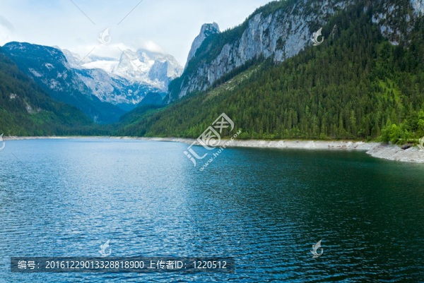 高山湖景