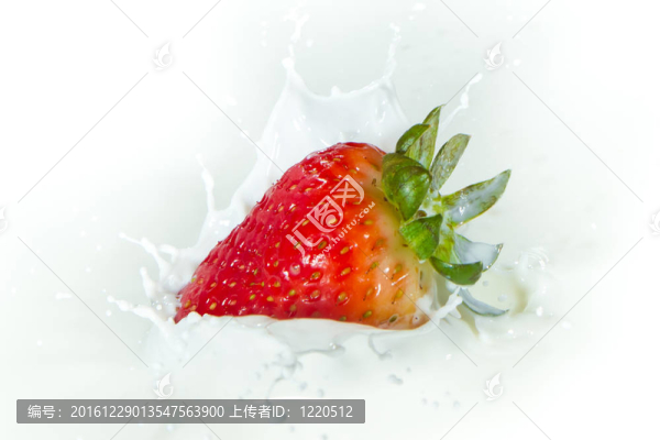 草莓濺奶