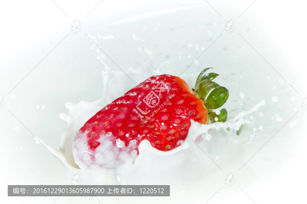 草莓濺奶