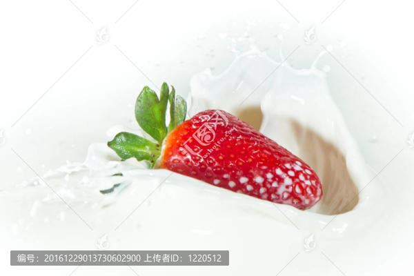 草莓濺奶
