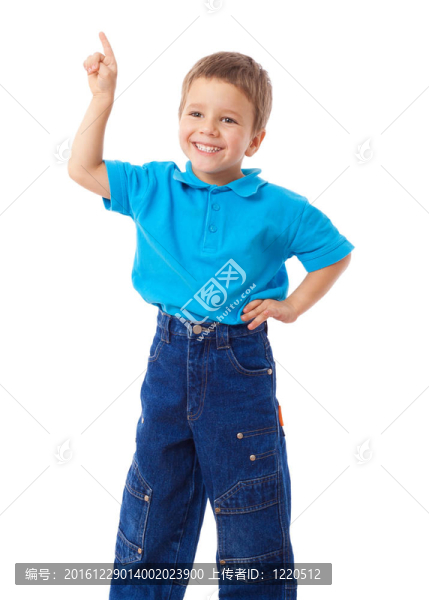 空著手的小男孩