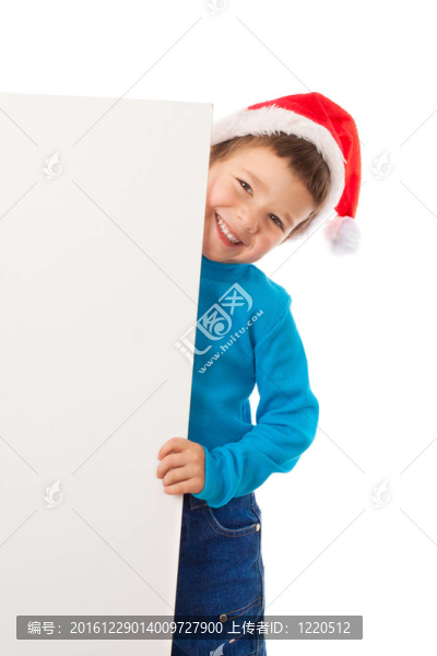 微笑的男孩在Santa帽子與空旗幟