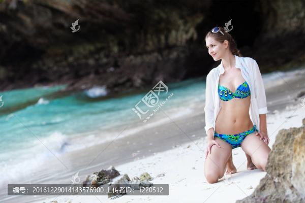 海灘上的美女。披披島。泰國