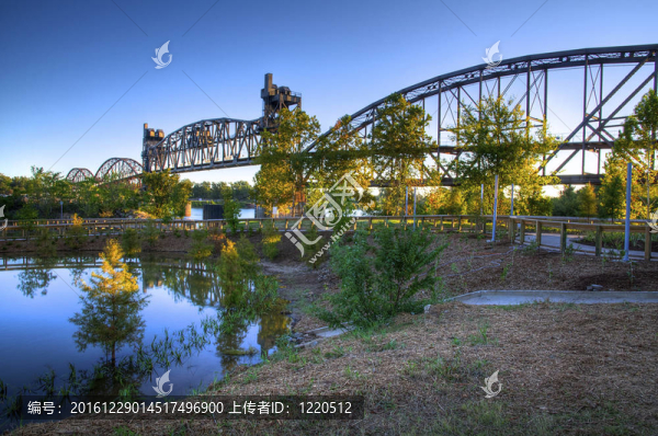老步行橋和Park