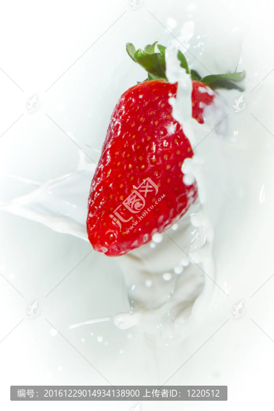 草莓濺奶