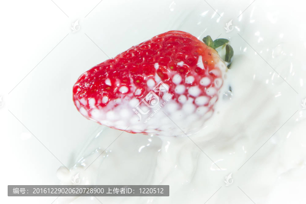 草莓濺奶