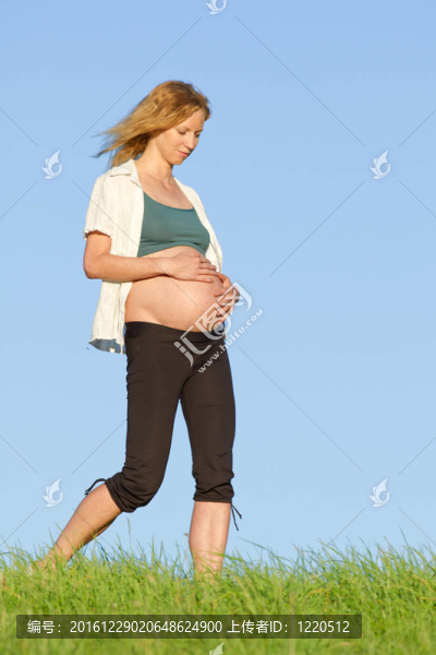 草原孕婦