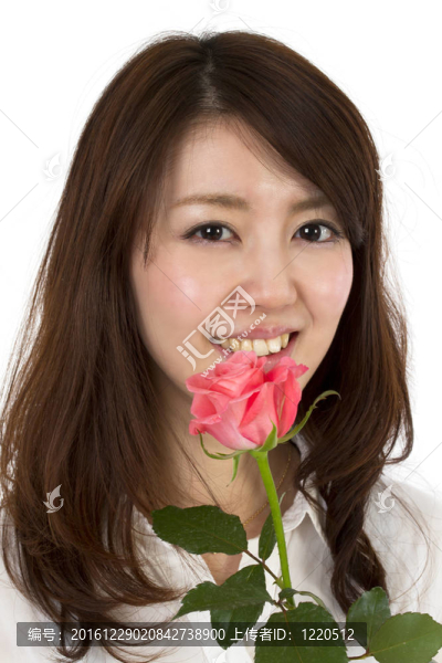 年輕美麗的女人