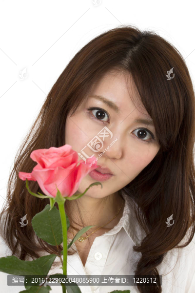 年輕美麗的女人