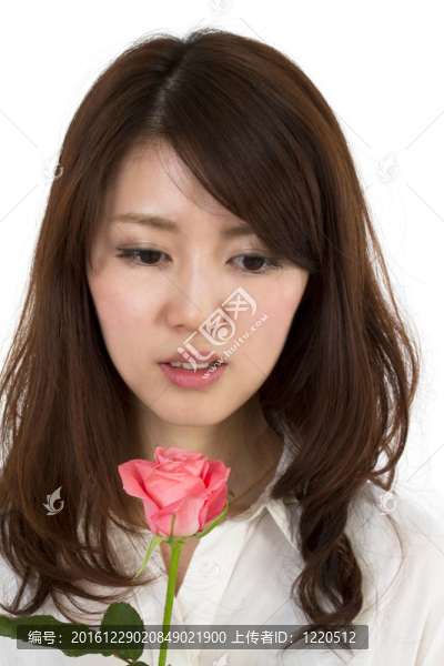 年輕美麗的女人