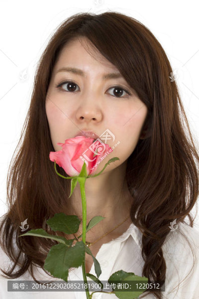 年輕美麗的女人