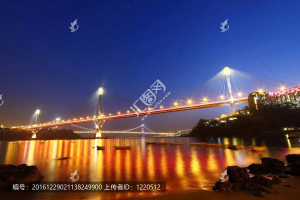 晚上在香港汀九橋