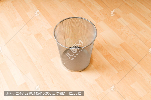 白色垃圾紙垃圾桶