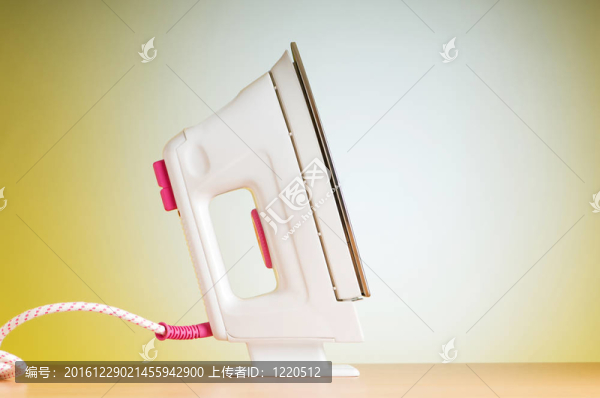 現(xiàn)代電熨斗對彩色背景