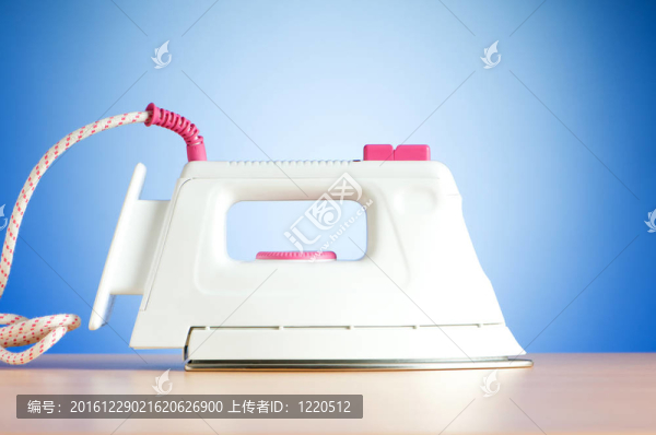現(xiàn)代電熨斗對彩色背景