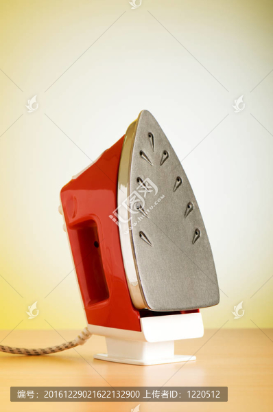 現(xiàn)代電熨斗對彩色背景