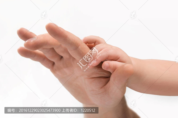 男人和孩子的手