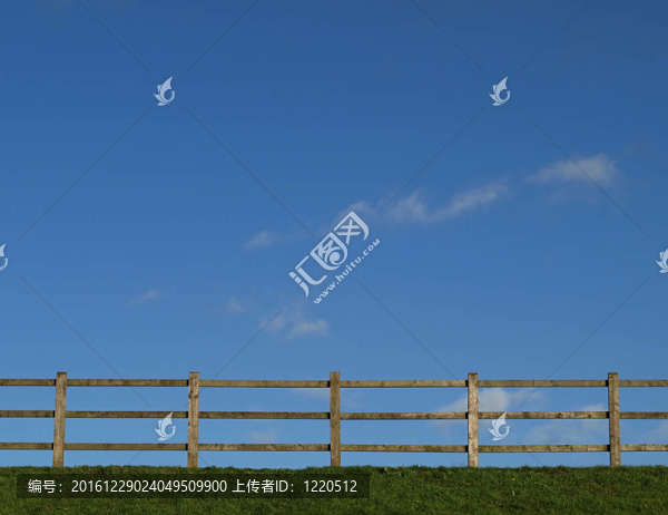 圍欄天空背景