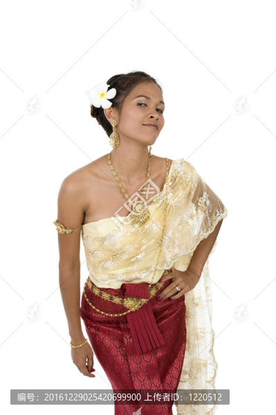 穿著傳統(tǒng)衣服的漂亮泰國女人；在白色背景下與世隔絕