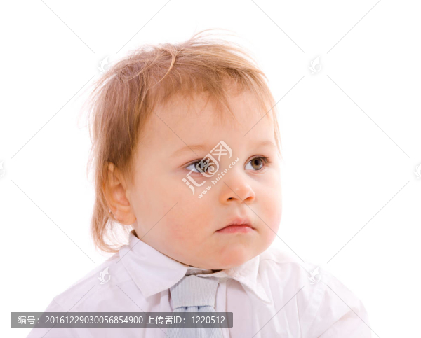嚴重的男孩