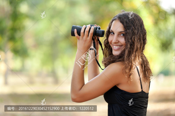 女人看野生動物